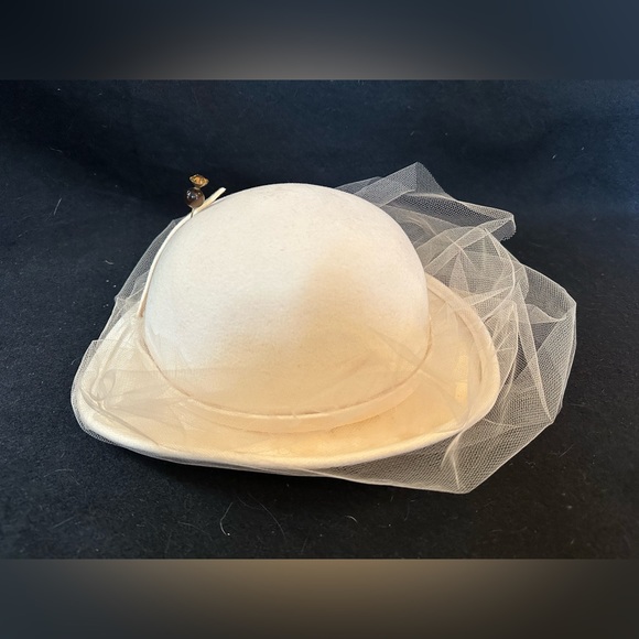VINTAGE ADOLFO II 100% Wool Hat Cream w/Netting. Size 21 3/4” - Picture 2 of 6